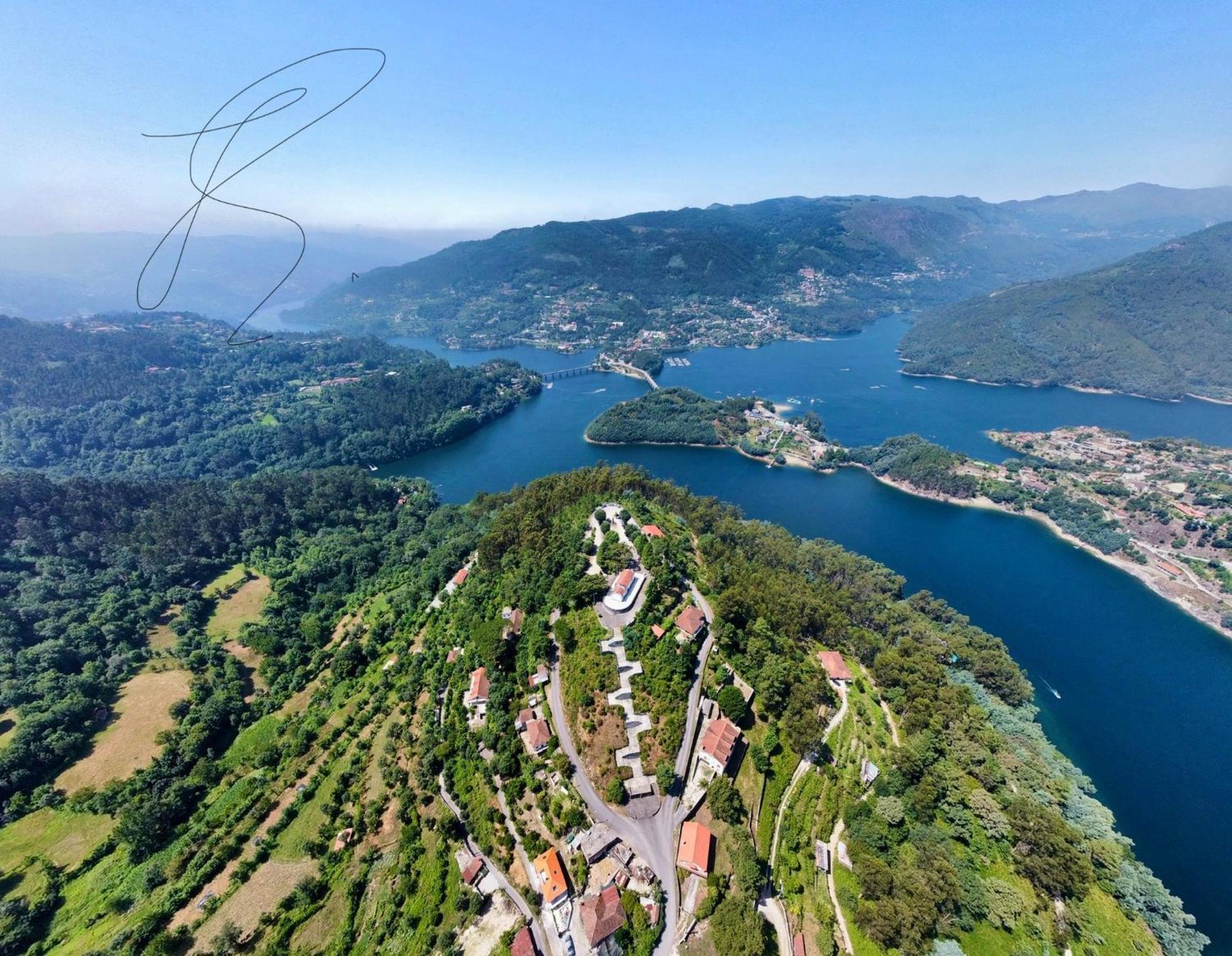 Casa De Casarelhos - Vistas Rio, Campo E Montanha - Lareira Apartment Geres Bagian luar foto