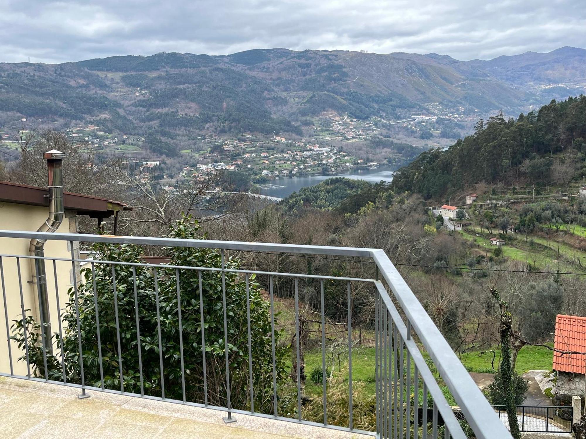 Casa De Casarelhos - Vistas Rio, Campo E Montanha - Lareira Apartment Geres Bagian luar foto
