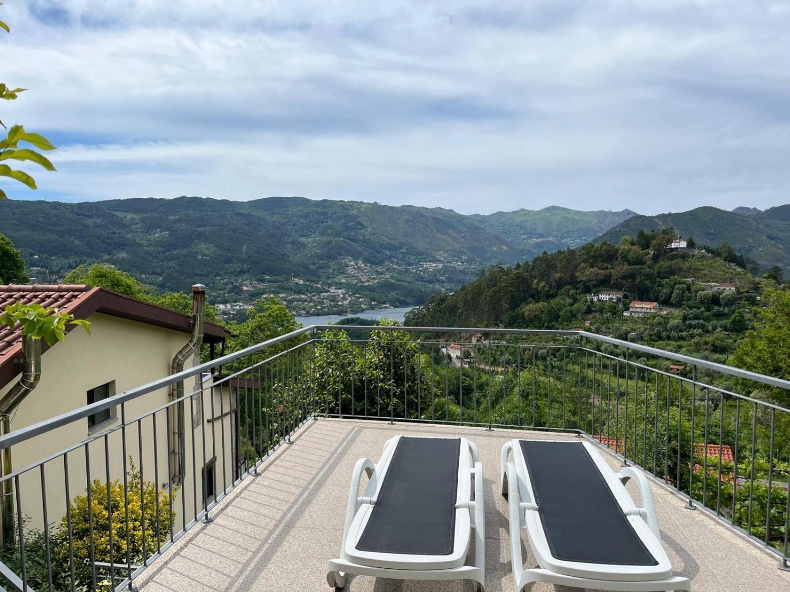 Casa De Casarelhos - Vistas Rio, Campo E Montanha - Lareira Apartment Geres Bagian luar foto